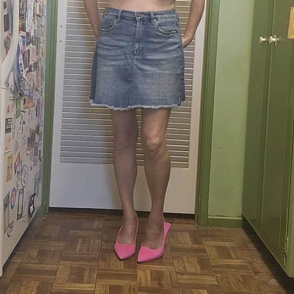 Blank NYC Denim Mini Skirt With Raw Hem, Size 27, Blue - Picture 2 of 16